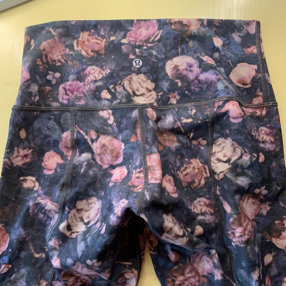 🍋 Two Piece Set - Abstract Floral print 🌸 EUC